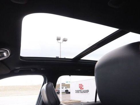 Used 2024 Jeep Grand Cherokee L Limited w/ Luxury Tech Group II image 9