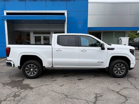 Used 2024 GMC Sierra 1500 AT4 w/ AT4 Preferred Package AWD/4WD image 4