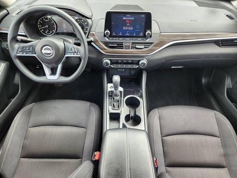 Used 2024 Nissan Altima 2.5 SV FWD image 24