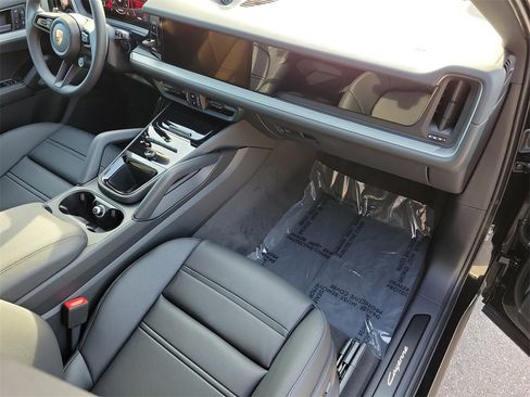 New 2026 Porsche Cayenne Coupe image 19