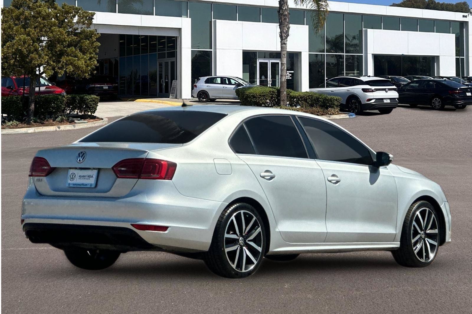 Used 2014 Volkswagen Jetta GLI Autobahn FWD image 3