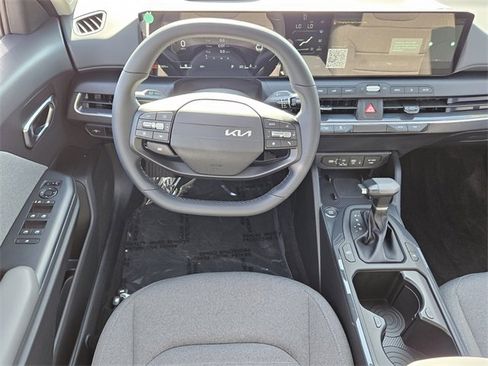 New 2025 Kia K4 EX image 6