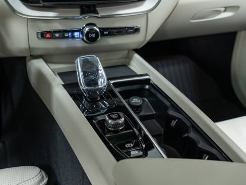 New 2026 Volvo XC60 T8 Ultra w/ Protection Package Premier image 20