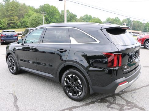 Used 2026 Kia Sorento S w/ S Panoramic Sunroof Package FWD image 3