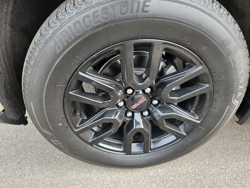 Used 2022 GMC Sierra 1500 Elevation w/ LPO, Elevation Black Package image 18