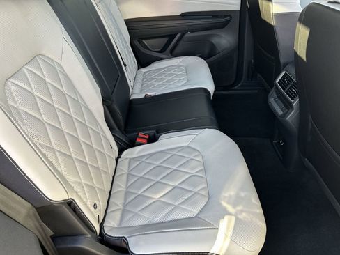 Certified 2024 Volkswagen Atlas Cross Sport SEL Premium R-Line AWD/4WD image 10