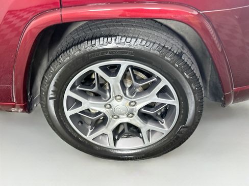 Used 2020 Jeep Grand Cherokee Overland AWD/4WD image 11