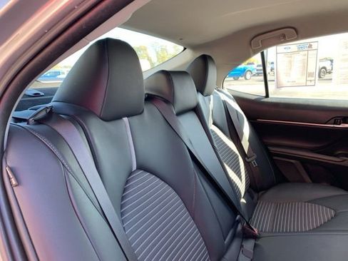Used 2022 Toyota Camry SE image 18