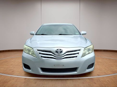 Used 2010 Toyota Camry LE FWD image 2