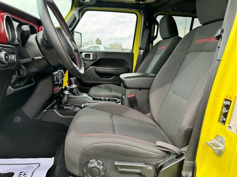 Used 2022 Jeep Wrangler Unlimited Rubicon w/ Cold Weather Group AWD/4WD image 17