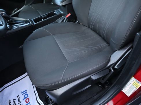 Used 2017 Ford Focus SEL image 17