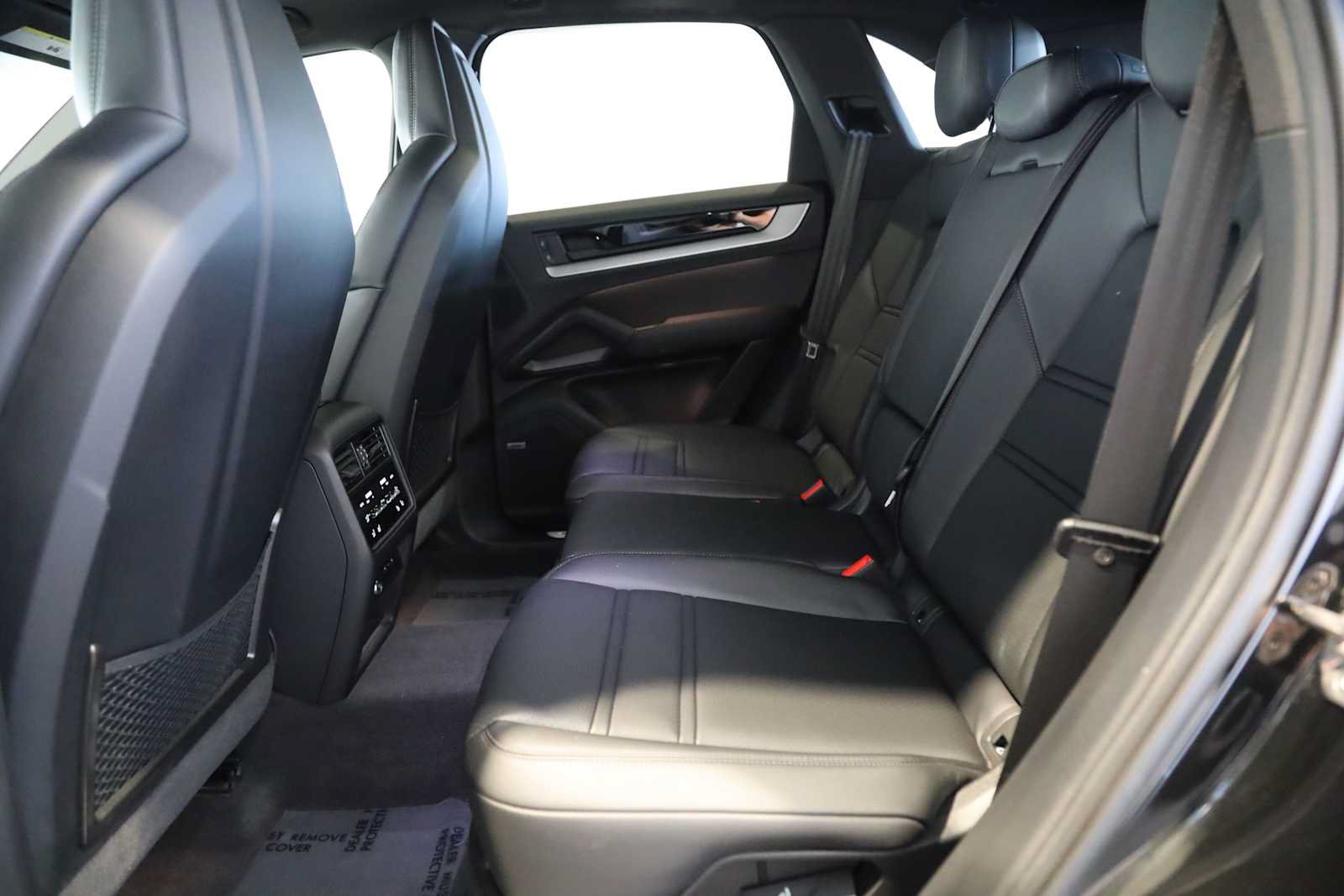 Used 2026 Porsche Cayenne AWD/4WD image 18