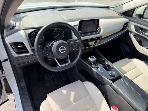 Used 2023 Nissan Rogue SV w/ SV Premium B Package image 12