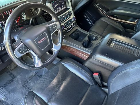 Used 2017 GMC Yukon SLT image 11