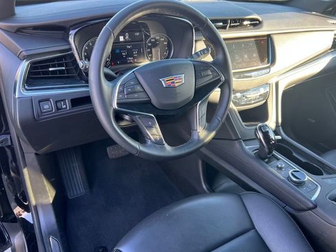 Certified 2025 Cadillac XT5 Premium Luxury image 10