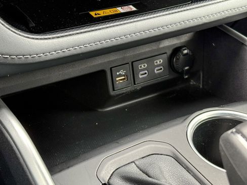 Used 2023 Toyota Highlander XLE image 19