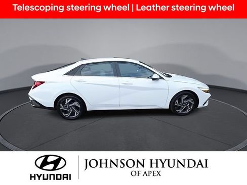 Used 2025 Hyundai Elantra Limited FWD image 10