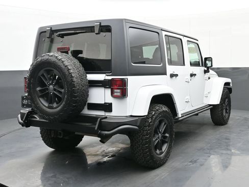 Used 2017 Jeep Wrangler Unlimited Sahara image 3