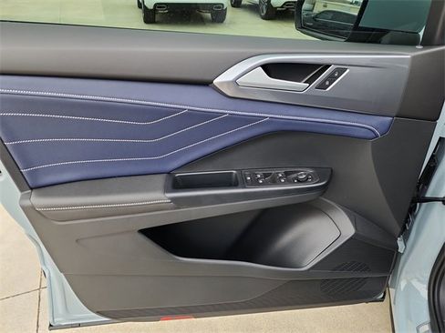 New 2025 Volkswagen Taos SEL image 10
