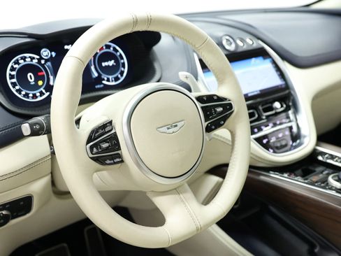 Used 2021 Aston Martin DBX AWD/4WD image 30