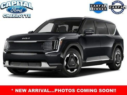 Used 2024 Kia EV9 Light Long Range RWD image 2