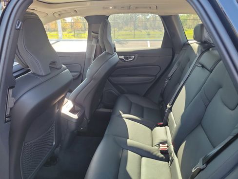 Used 2025 Volvo XC60 B5 Plus image 27