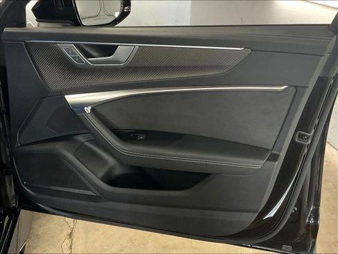 Used 2022 Audi RS 6 w/ Executive Package AWD/4WD image 25