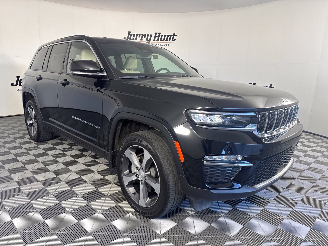 Used 2022 Jeep Grand Cherokee Limited 4xe w/ MOPAR Finishing Package AWD/4WD image 5