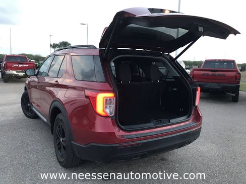 Used 2022 Ford Explorer XLT image 22