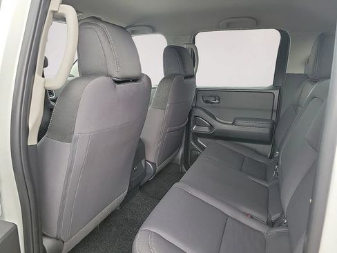 Used 2024 Nissan Frontier SV RWD image 8