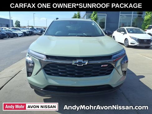 Used 2024 Chevrolet Trax RS w/ Sunroof Package FWD image 3