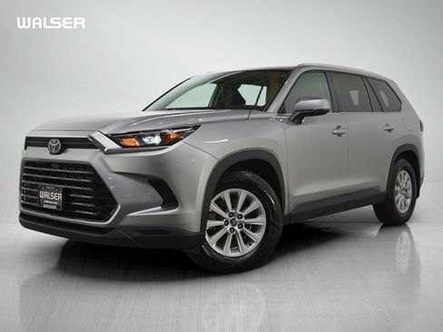 Used 2024 Toyota Grand Highlander XLE image 1