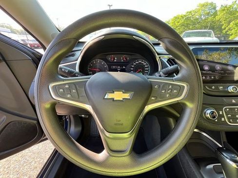 Used 2019 Chevrolet Malibu LT FWD image 24