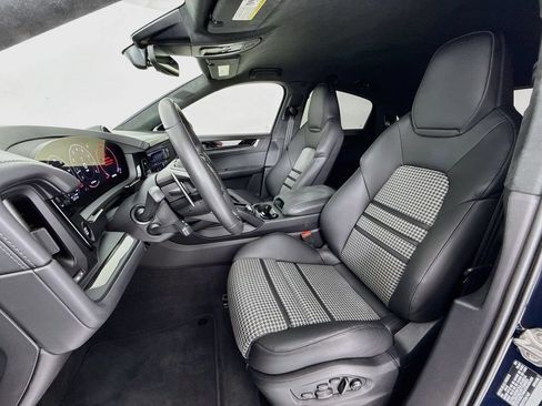 Certified 2026 Porsche Cayenne GTS AWD/4WD image 5