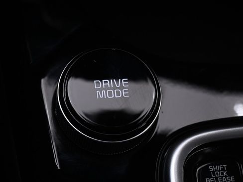 Used 2023 Kia Seltos S image 32