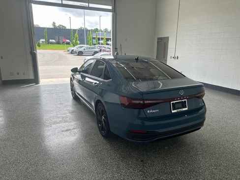 Used 2025 Volkswagen Jetta SE FWD image 2