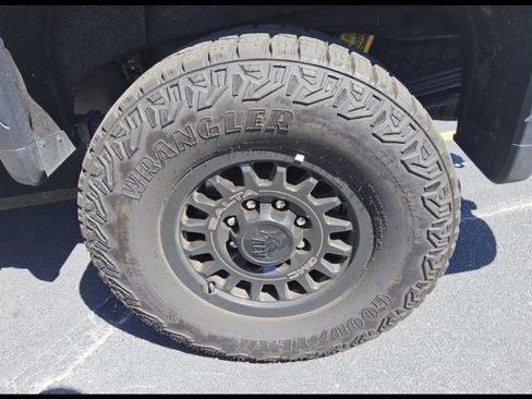 Used 2025 GMC Sierra 2500 AT4X w/ AT4X AEV Edition AWD/4WD image 2