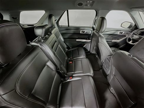 Used 2024 Ford Explorer XLT w/ Equipment Group 202A image 26