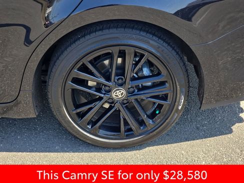 Used 2025 Toyota Camry SE w/ Convenience Package image 39