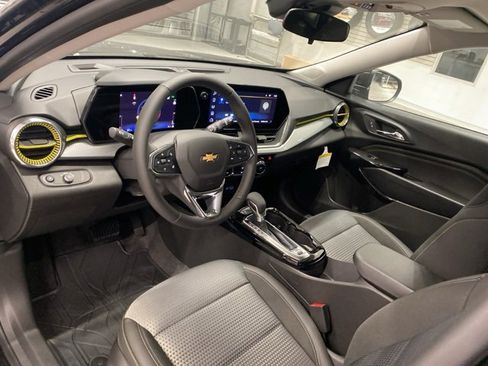 New 2025 Chevrolet Trax LT w/ Driver Confidence Package image 9