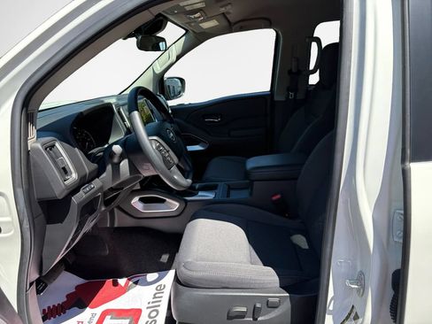 Used 2025 Nissan Frontier SV RWD image 12