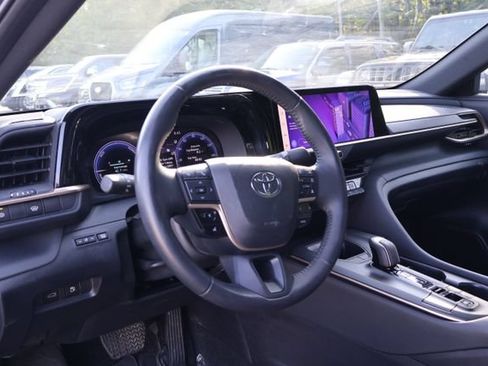 Used 2023 Toyota Crown AWD/4WD image 9