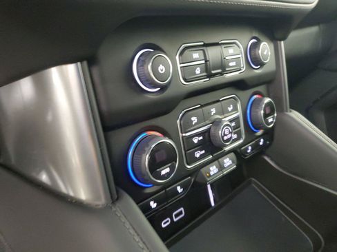 Used 2023 Chevrolet Tahoe LT w/ Luxury Package RWD image 28