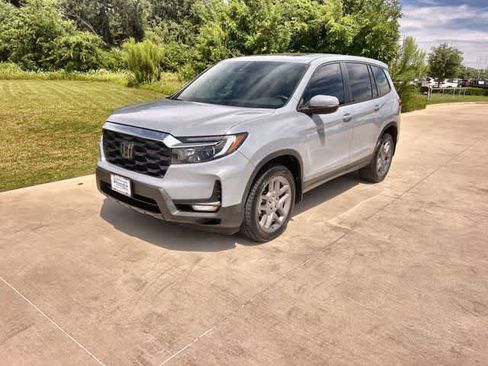 Used 2023 Honda Passport EX-L image 2