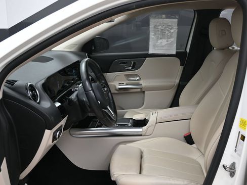 Used 2022 Mercedes-Benz GLA 250 w/ Premium Package Lite image 17