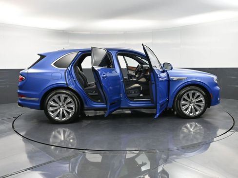 Used 2025 Bentley Bentayga AWD/4WD image 41