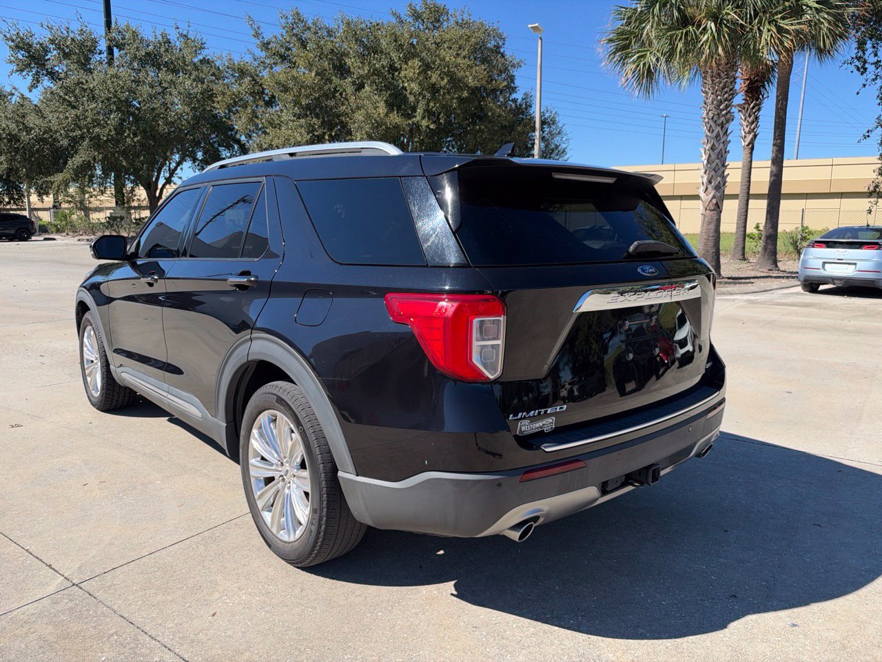 Used 2020 Ford Explorer Limited w/ Class III Trailer Tow Package AWD/4WD image 3