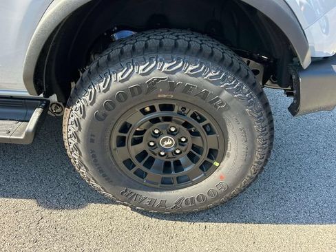 New 2026 Ford Bronco 4-Door w/ Sasquatch Package AWD/4WD image 11