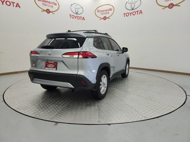 Used 2025 Toyota Corolla Cross LE w/ Moonroof Package FWD image 8