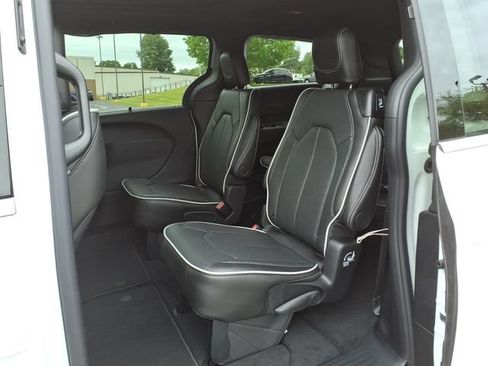 New 2027 Chrysler Pacifica Limited FWD image 28